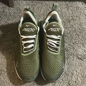 Men’s sz 9 Olive Green Nike Air Max 270. Like new, only worn once